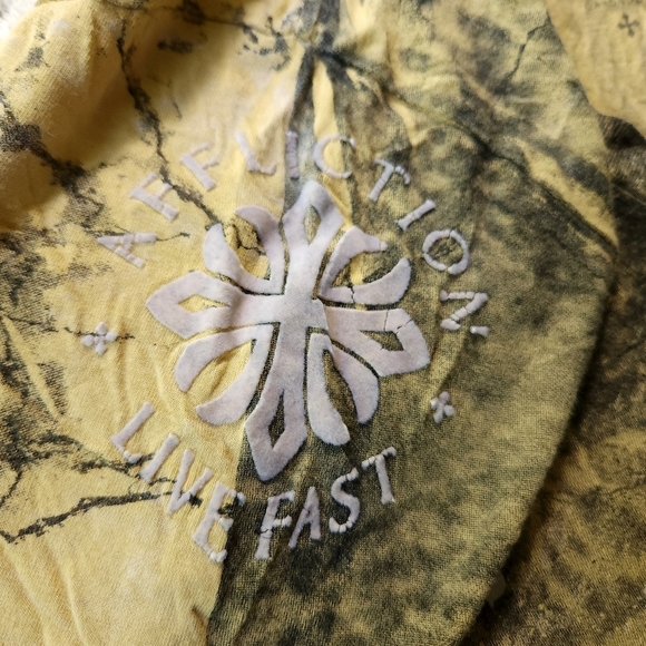 Affliction Los Angeles Yellow Wings Graphic Top Size Small - Picture 8 of 8